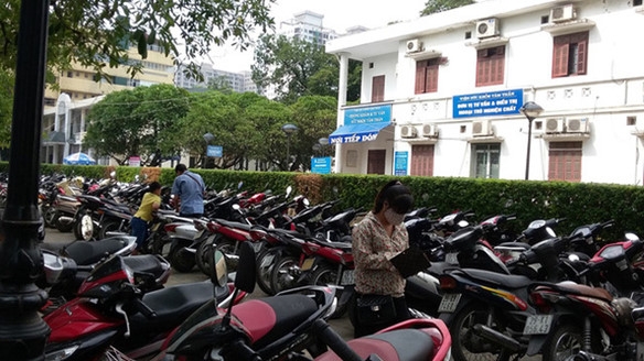 Hà Nội: Hầu hết điểm trông giữ xe thu phí cao gấp 2-3 lần quy định ha noi hau het diem trong giu xe thu phi cao gap 2 3 lan quy dinh