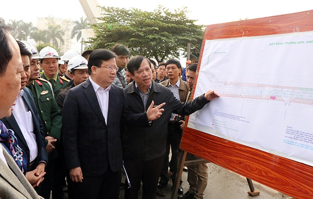 Chủ tịch UBND TP Hà Nội: Phải thu hồi hàng triệu ô tô, xe máy đã hết hạn sử dụng chu tich ubnd tp ha noi phai thu hoi hang trieu o to xe may da het han su dung