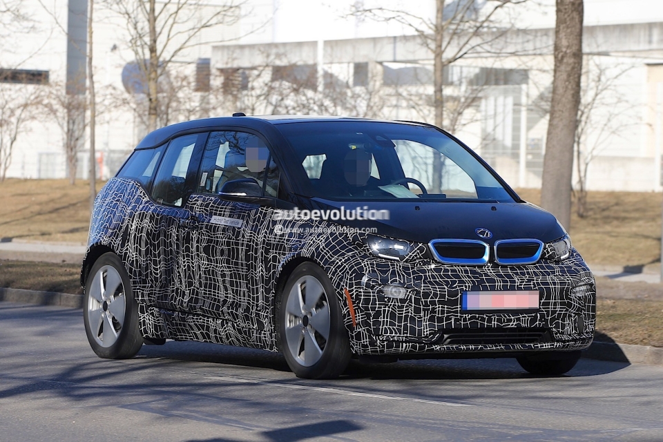 Xe điện BMW i3 2018 lần đầu xuống đường xe dien bmw i3 2018 lan dau xuong duong