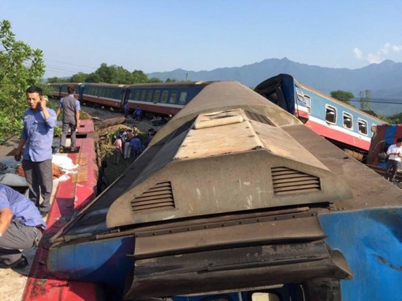 Khẩn trương khắc phục hậu quả vụ TNGT đường sắt làm 3 người tử vong khan truong khac phuc hau qua vu tngt duong sat lam 3 nguoi tu vong