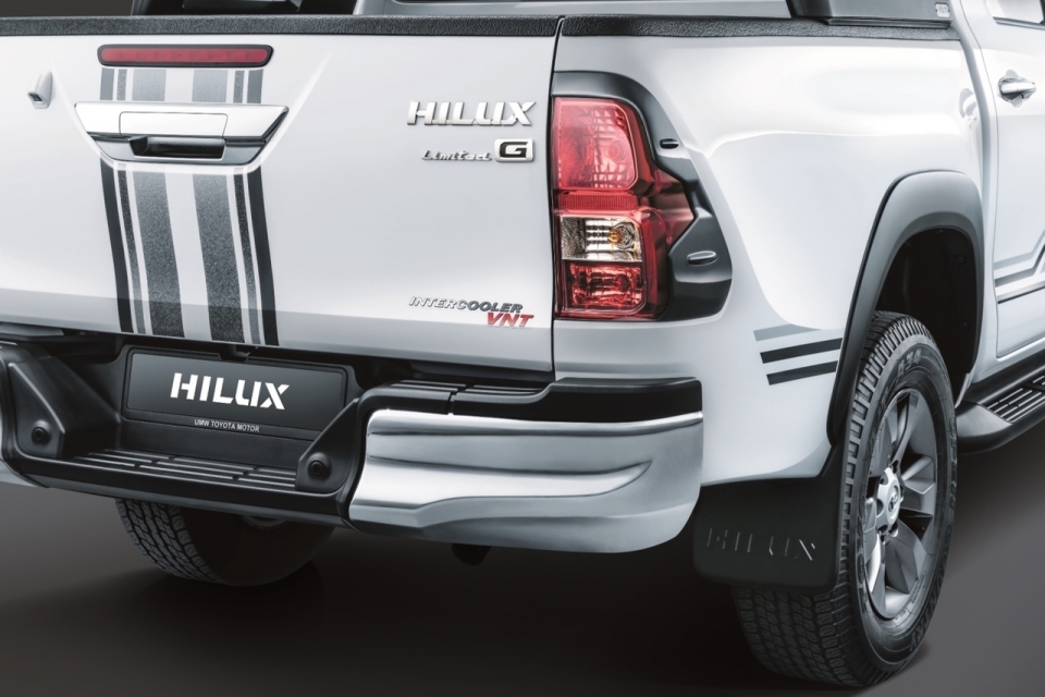 Toyota giới thiệu Hilux 2017 phiên bản giới hạn ở Malaysia toyota gioi thieu hilux 2017 phien ban gioi han o malaysia