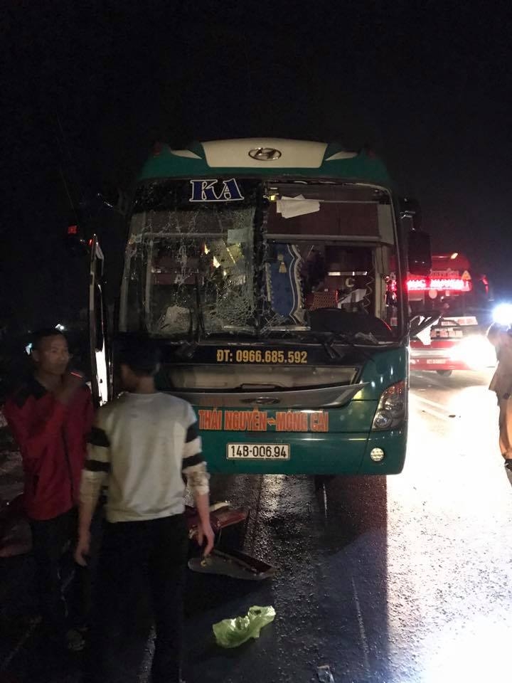 xe khach giuong nam phat no tren quoc lo 18 lam 2 nguoi chet 12 nguoi bi thuong
