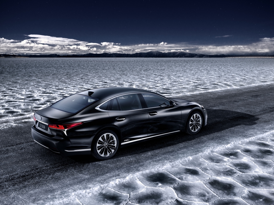 Lexus LS 500h 2018 có thể đạt 140 km/giờ ở chế độ chạy điện lexus ls 500h 2018 co the dat 140 kmgio o che do chay dien