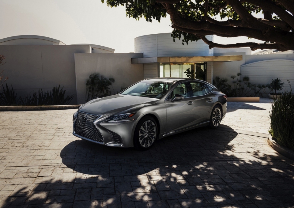 Lexus LS 500h 2018 có thể đạt 140 km/giờ ở chế độ chạy điện lexus ls 500h 2018 co the dat 140 kmgio o che do chay dien