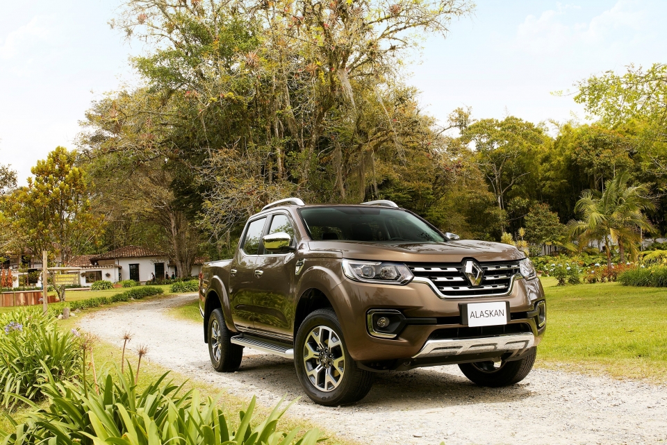 geneva 2017 renault se cong bo xe ban tai alaskan 2017