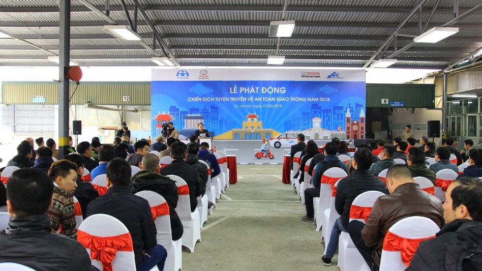 Toyota phát động chiến dịch tuyên truyền ATGT "Lái xe an toàn, cuộc sống an vui"