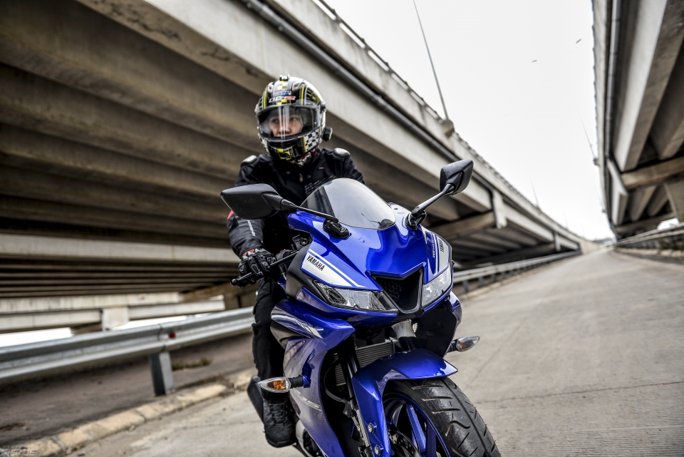 Yamaha YZF R15 V3 2018: Sportbike cỡ nhỏ sở hữu nhiều công nghệ đáng giá yamaha yzf r15 v3 2018 xe the thao 150cc hoi tu nhieu cong nghe dang gia