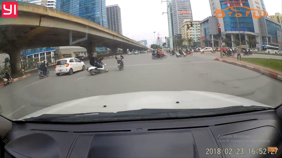 Không làm chủ tốc độ, hai xe máy gây tai nạn kép tại ngã tư khong lam chu toc do hai xe may gay tai nan kep tai nga tu