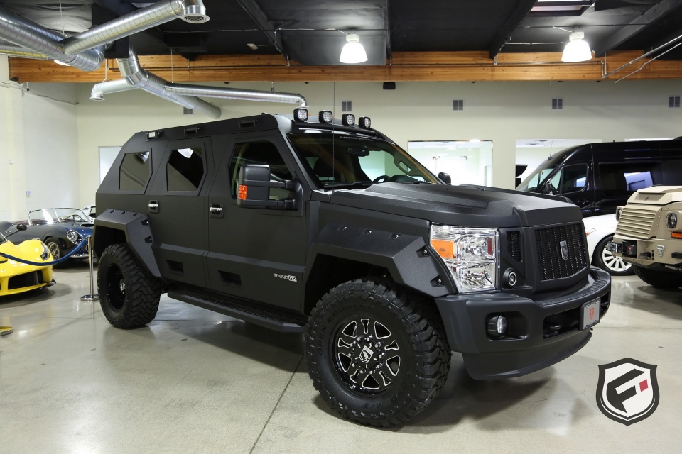 SUV "chống Zombie" Rhino GX trị giá 263.000 USD suv chong zombie rhino gx tri gia 263000 usd