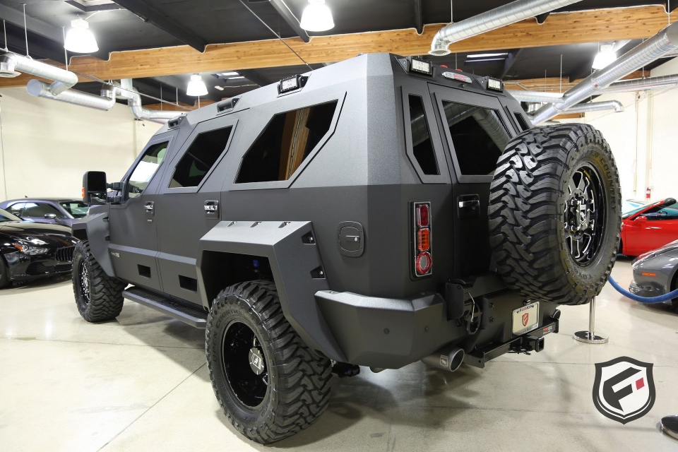 SUV "chống Zombie" Rhino GX trị giá 263.000 USD suv chong zombie rhino gx tri gia 263000 usd