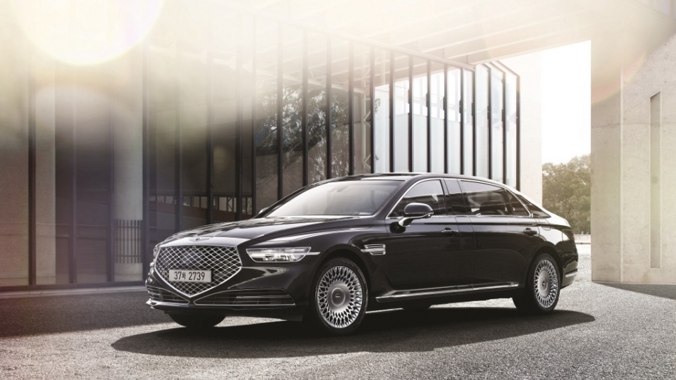 Hyundai ra mắt Genesis G90 Limousine cạnh tranh với Mercedes-Maybach