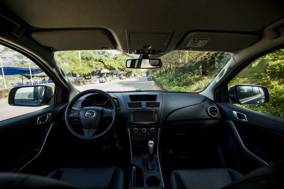Thaco giảm giá mạnh tới 50 triệu để kích cầu Mazda BT-50 uu dai toi 40 trieu dong khi mua ban tai mazda bt 50