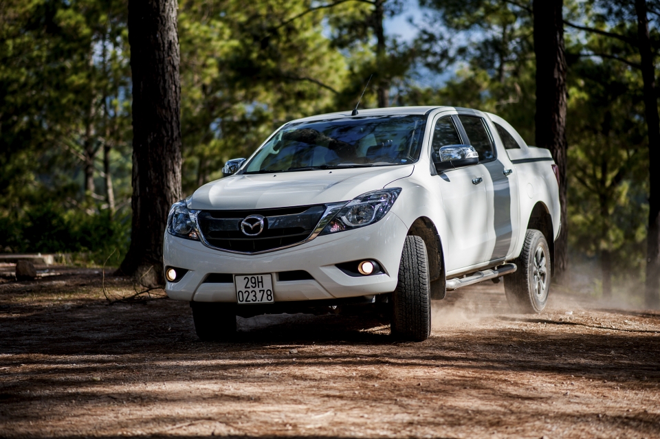 Thaco giảm giá mạnh tới 50 triệu để kích cầu Mazda BT-50 uu dai toi 40 trieu dong khi mua ban tai mazda bt 50