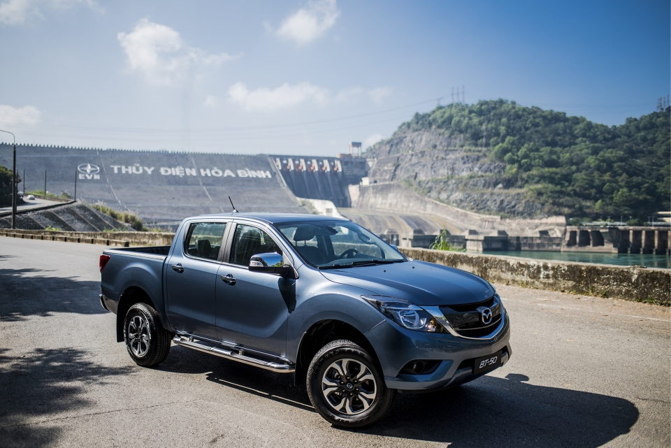 Thaco giảm giá mạnh tới 50 triệu để kích cầu Mazda BT-50 uu dai toi 40 trieu dong khi mua ban tai mazda bt 50
