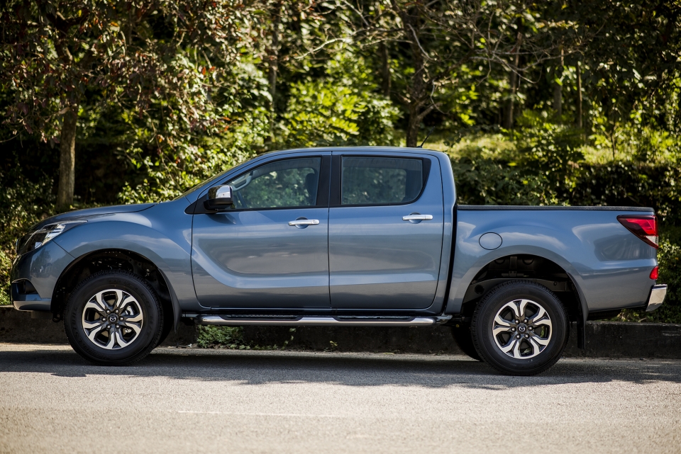 Thaco giảm giá mạnh tới 50 triệu để kích cầu Mazda BT-50 uu dai toi 40 trieu dong khi mua ban tai mazda bt 50
