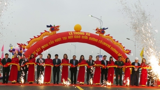 Thông xe cầu vượt nút giao Cổ Linh - đầu cầu Vĩnh Tuy