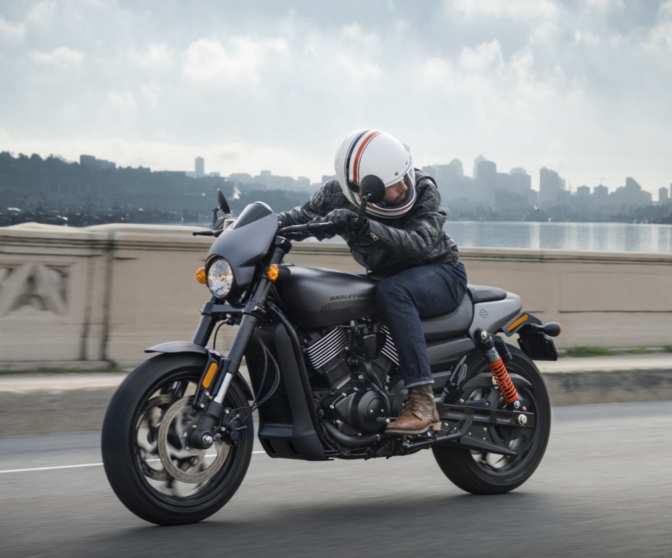 harley davidson street rod nham toi moi truong van hanh do thi hien dai