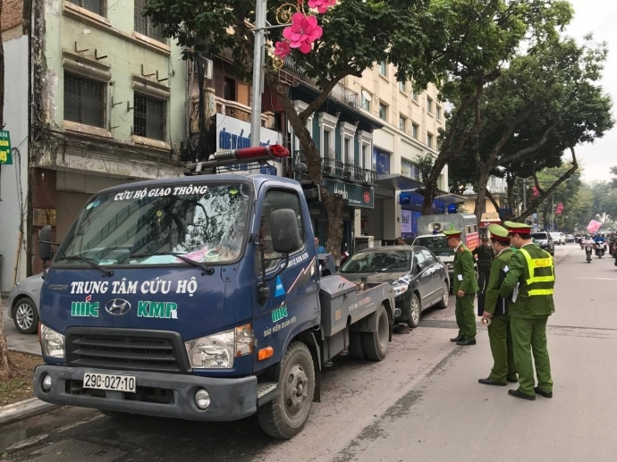 Bị xử lý, người vi phạm thách thức cảnh sát đốt xe bi xu ly vi pham thach canh sat dot hay thu xe cung duoc