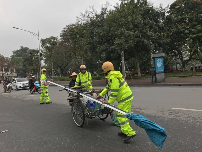 Bị xử lý, người vi phạm thách thức cảnh sát đốt xe bi xu ly vi pham thach canh sat dot hay thu xe cung duoc