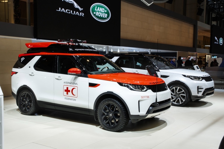 geneva 2017 doc dao sieu xe cuu ho land rover discovery project hero