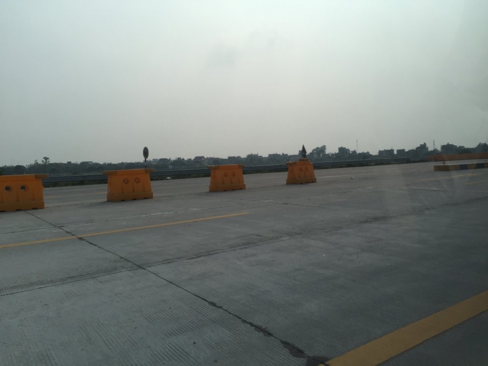 Hệ thống biển báo trên đường cao tốc - nảy sinh những bất cập he thong bien bao tren duong cao toc nay sinh nhung bat cap