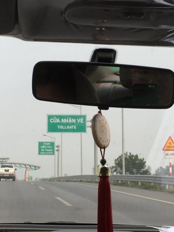 Hệ thống biển báo trên đường cao tốc - nảy sinh những bất cập he thong bien bao tren duong cao toc nay sinh nhung bat cap