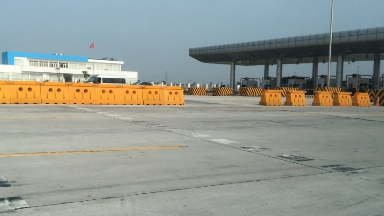 Hệ thống biển báo trên đường cao tốc - nảy sinh những bất cập
