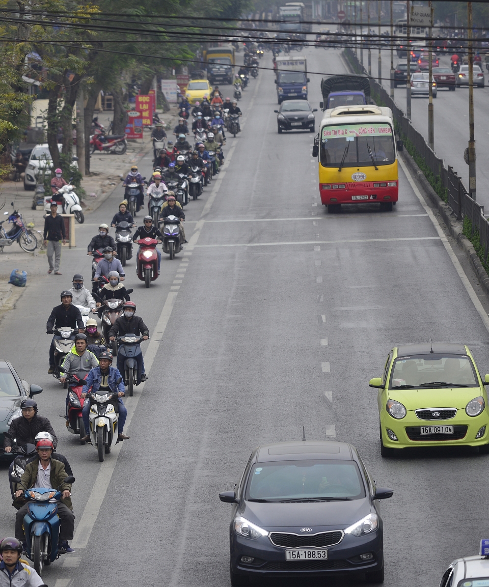 "Điền vào chỗ trống": Thói xấu của một bộ phận người tham gia giao thông dien vao cho trong thoi xau cua mot bo phan nguoi tham gia giao thong