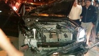 Tài xế ôtô gây tai nạn bị nhiều người truy đuổi trong đêm