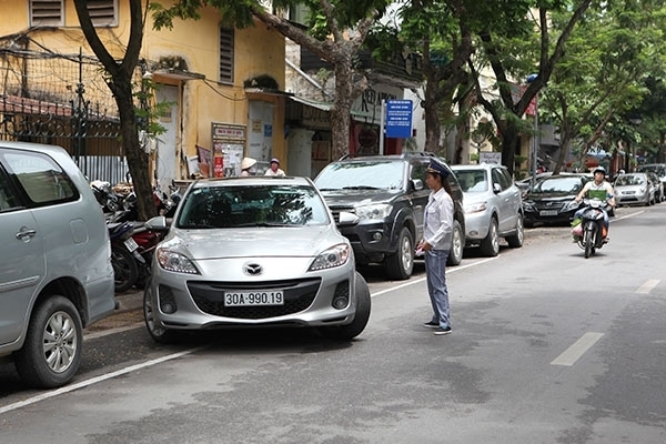 Hà Nội dự kiến từ ngày 1/5 sẽ thu phí trông giữ xe qua ĐTDĐ ha noi du kien tu ngay 15 se thu phi trong giu xe qua dtdd