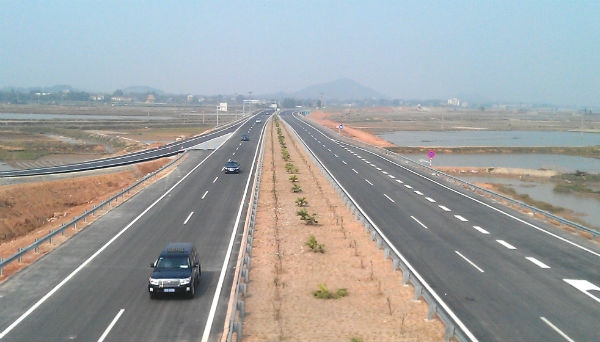 Nút giao Việt Trì trên cao tốc Nội Bài-Lào Cai sẽ thông tuyến vào ngày 1/4 nut giao viet tri tren cao toc noi bai lao cai se thong tuyen vao ngay 14