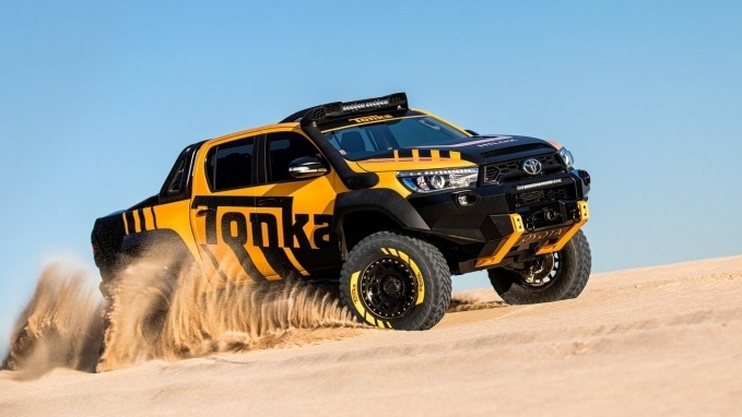 Toyota trình diễn bán tải độ cá tính Hilux Tonka