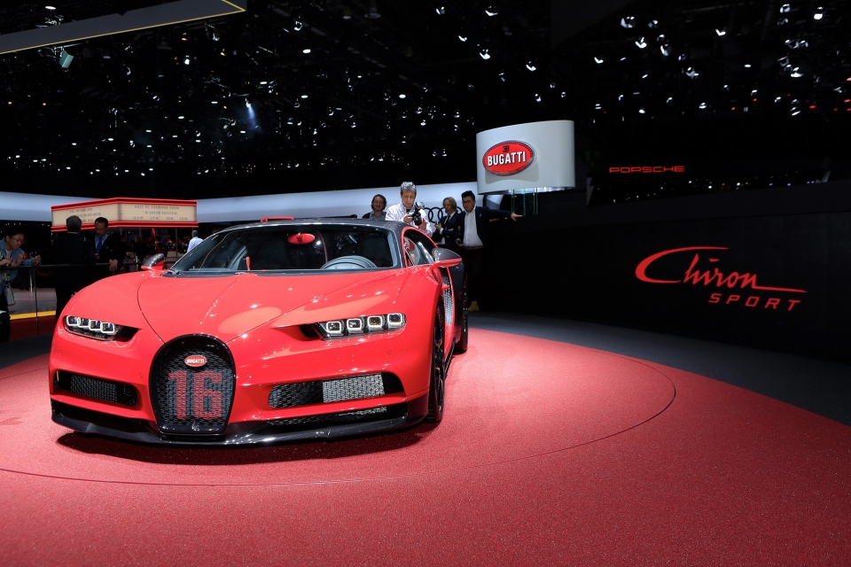 geneva 2018 bugatti gay an tuong voi sieu xe trieu do chiron sport