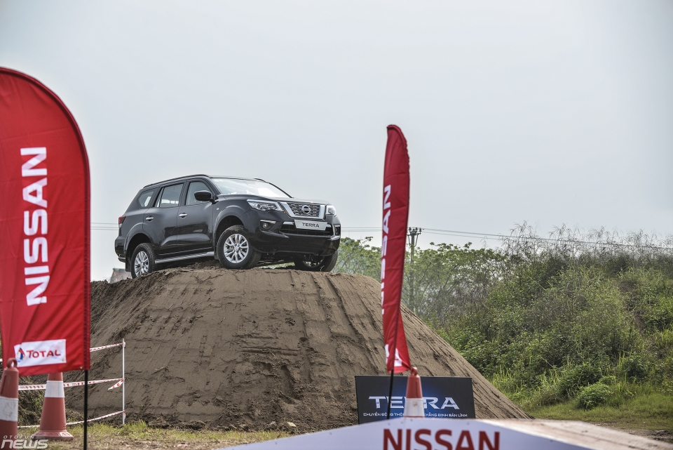 Nissan Việt Nam tổ chức lái thử xe Nissan Terra trên địa hình off-road thu thach off road cung nissan terra