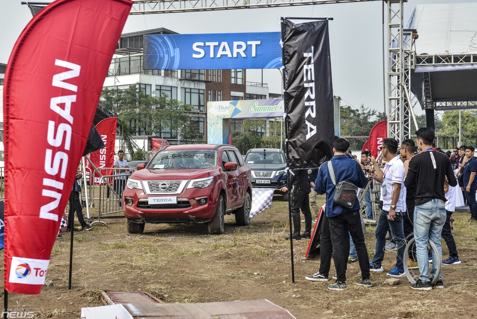 xem nissan terra khoe kha nang off road o ha noi