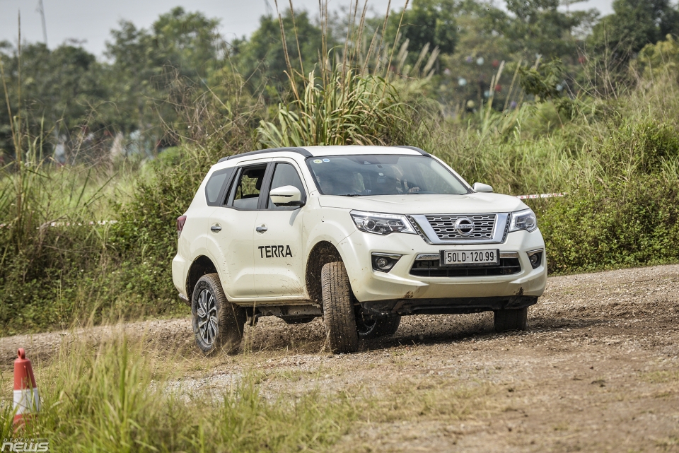 xem nissan terra khoe kha nang off road o ha noi