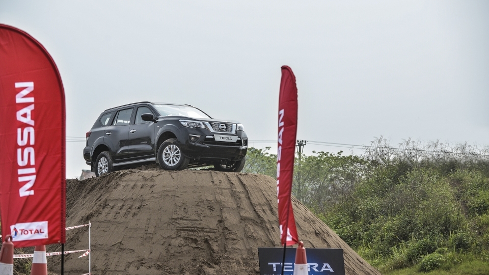 Nissan Việt Nam tổ chức lái thử xe Nissan Terra trên địa hình off-road