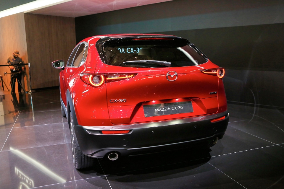 mazda cx 30 ra mat la xe crossover hoan toan moi nam giua cx 3 va cx 5