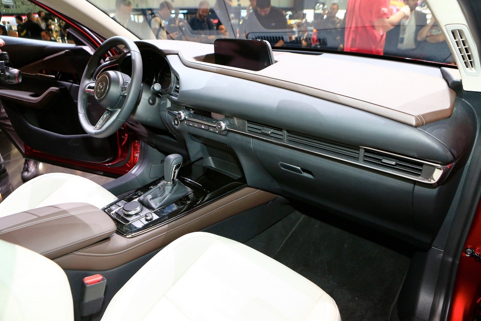 mazda cx 30 ra mat la xe crossover hoan toan moi nam giua cx 3 va cx 5