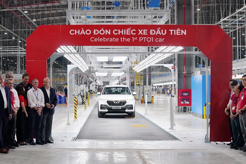 Xe ô tô VinFast đầu tiên xuất xưởng xe o to vinfast dau tien xuat xuong