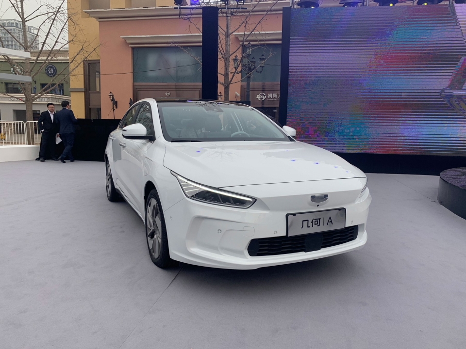 Sắp ra mắt xe điện Geely GE11 với khoảng hành trình 500 km sap ra mat xe dien geely ge11 voi khoang hanh trinh 500 km