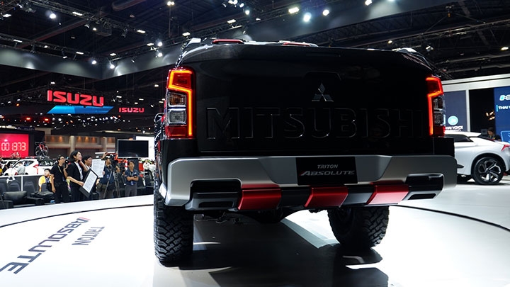 mitsubishi triton absolute se la khac tinh cua ford ranger raptor