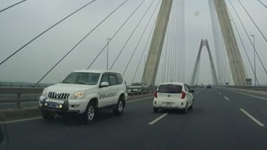 Hà Nội: Truy kỹ, xử nghiêm 5 xe ô tô đi ngược chiều trên cầu Nhật Tân