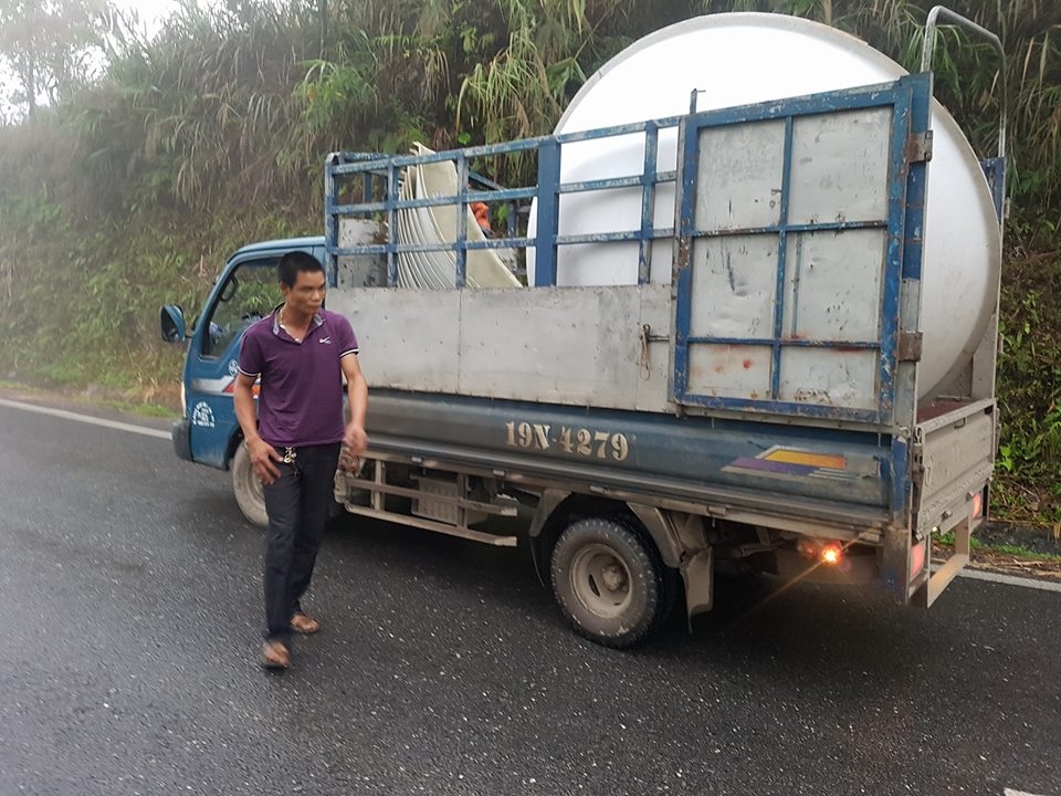 Thất thần trước pha vượt xe khuất tầm nhìn trên đường đèo that than truoc pha vuot xe khuat tam nhin tren duong deo