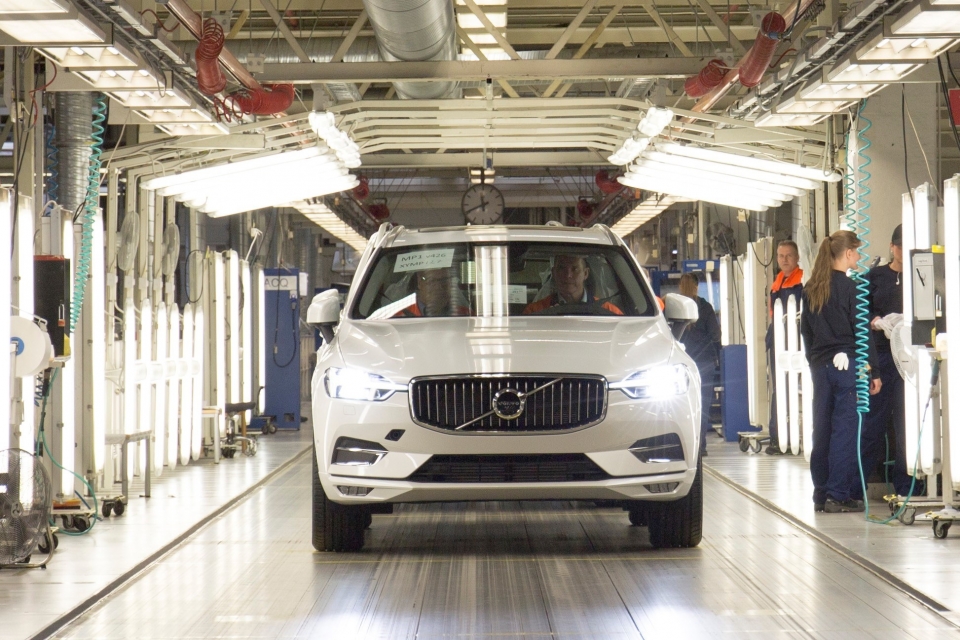 Volvo khởi động dây chuyền sản xuất XC60 thế hệ mới volvo khoi dong day chuyen san xuat xc60 the he moi