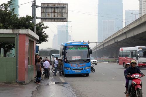 Vì sao ngăn xe khách “quá cảnh” xuyên tâm thành phố? vi sao ngan xe khach qua canh xuyen tam thanh pho