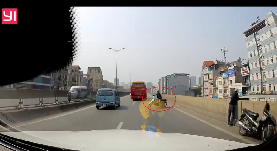 Đi xe máy ở đường trên cao đã trở thành vấn nạn nhức nhối di xe may o duong tren cao da tro thanh van nan nhuc nhoi