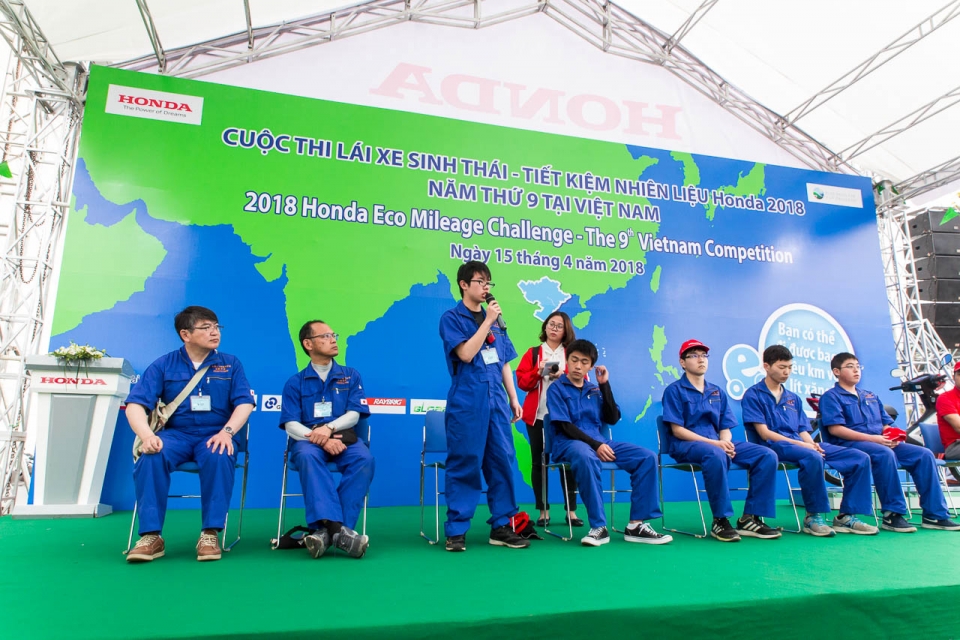 Bạn trẻ Nhật Bản chia sẻ bí quyết trong chế tạo xe tiết kiệm nhiên liệu ban tre nhat ban chia se bi quyet trong che tao xe tiet kiem nhien lieu