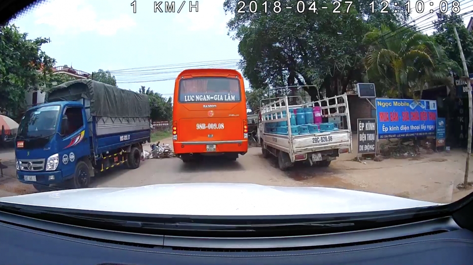 Hai người gặp tai nạn giao thông vì để Hai người gặp tai nạn giao thông vì để