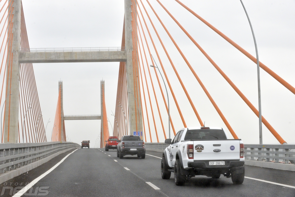 kham pha dong bac bo cung ford ranger ranger raptor va everest